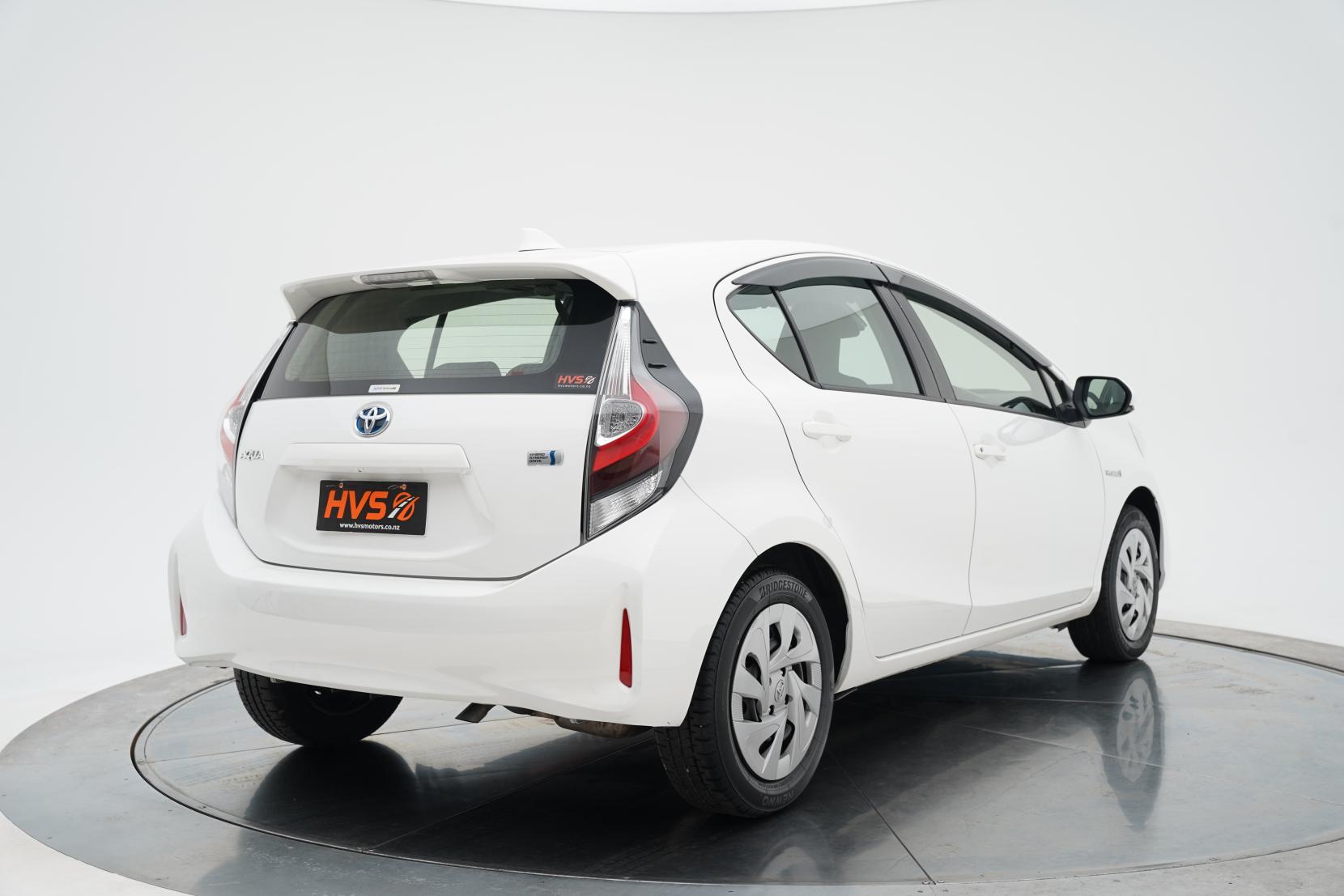 Toyota Aqua 1.5 Hybrid L