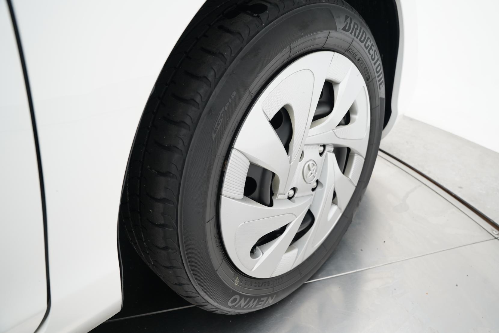 Toyota Aqua 1.5 Hybrid L