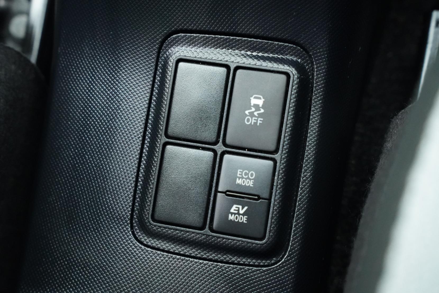 Toyota Aqua 1.5 Hybrid L