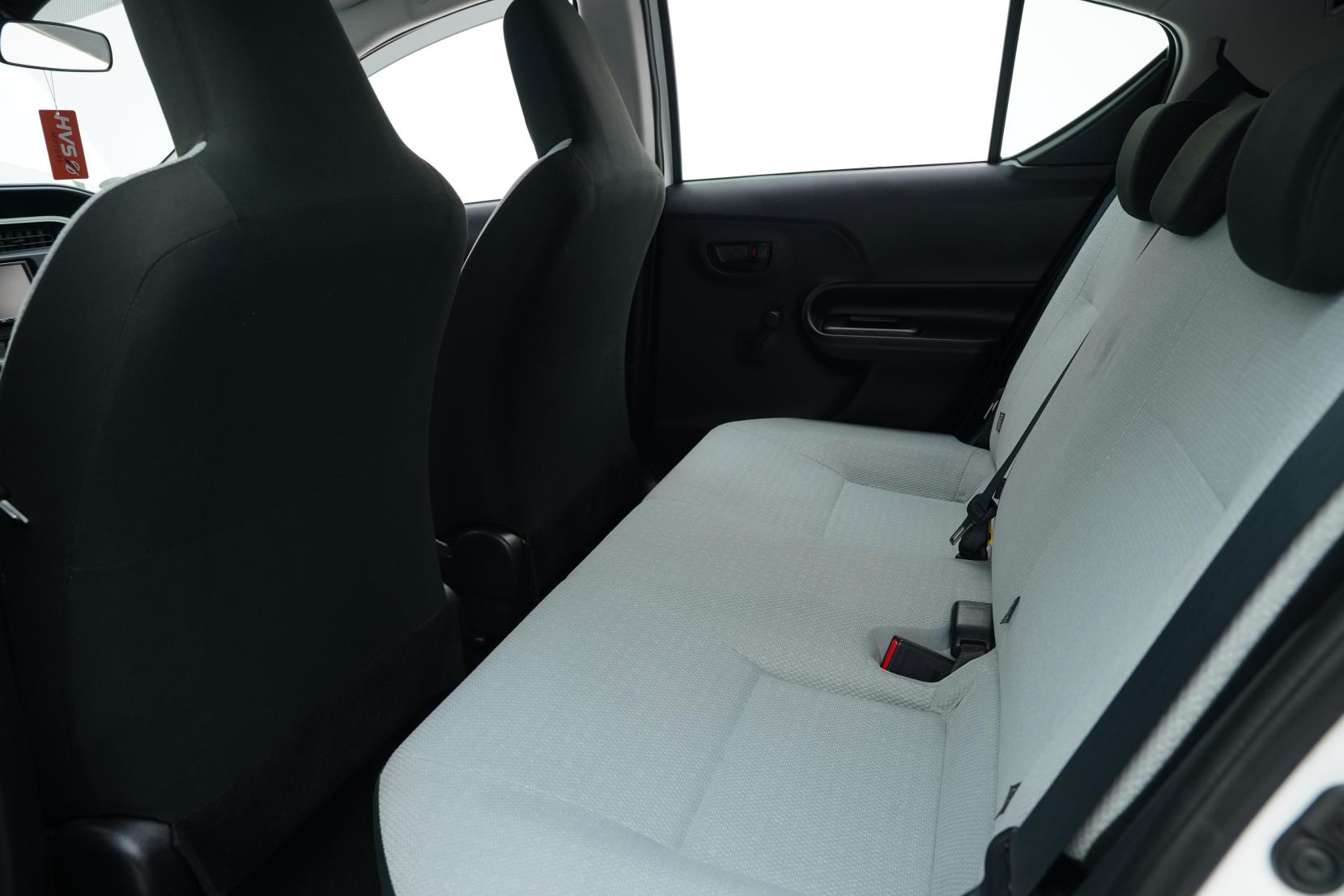 Toyota Aqua 1.5 Hybrid L