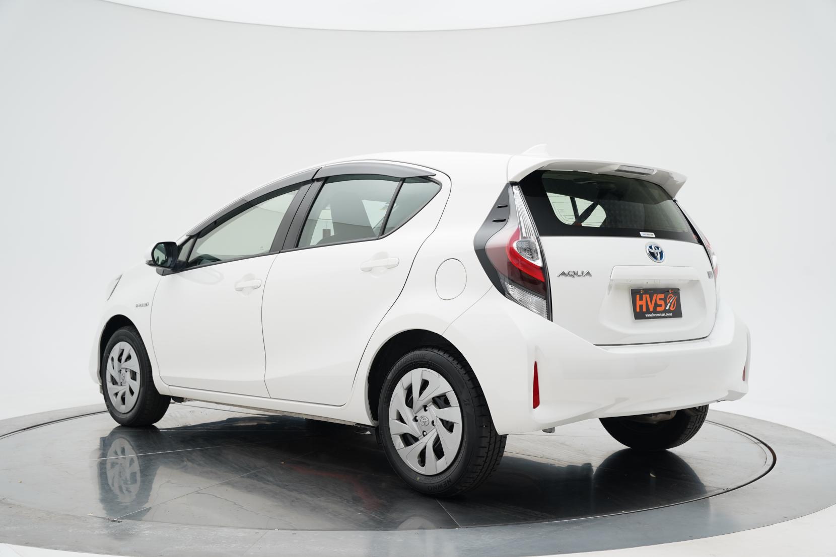 Toyota Aqua 1.5 Hybrid L