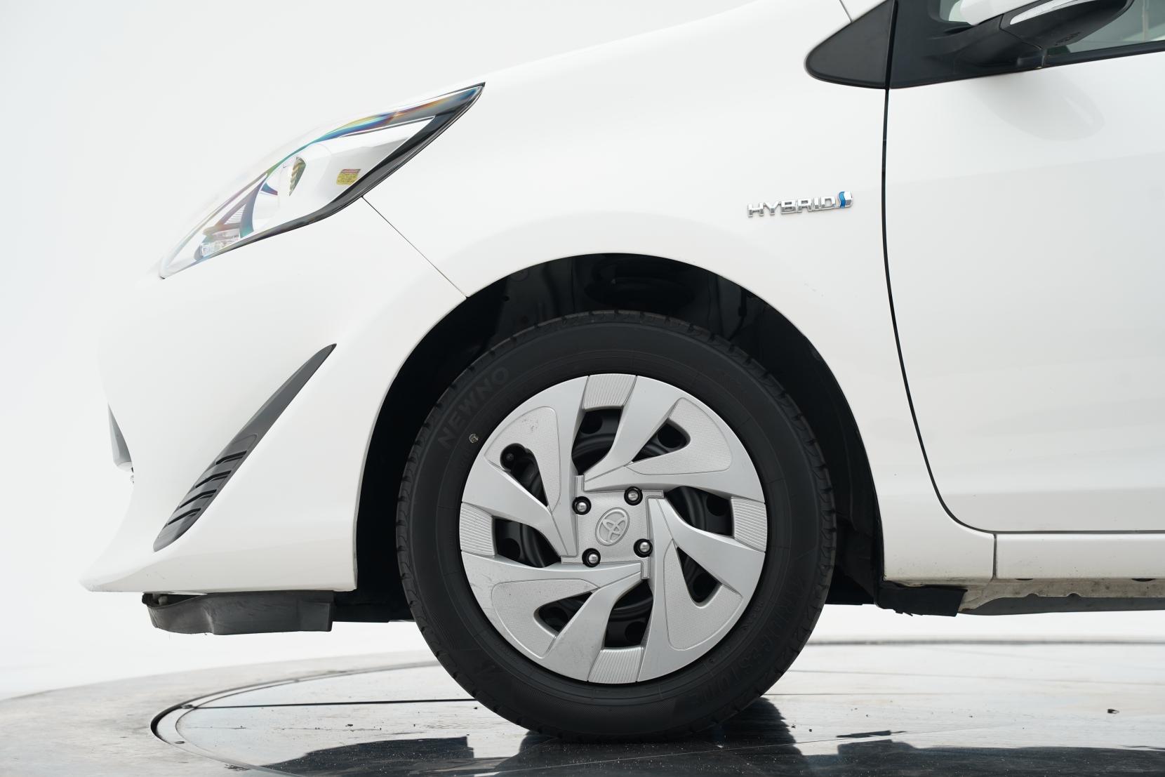 Toyota Aqua 1.5 Hybrid L