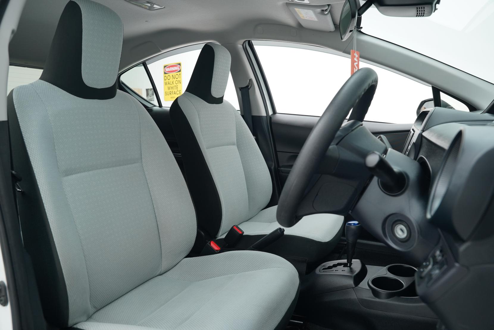 Toyota Aqua 1.5 Hybrid L