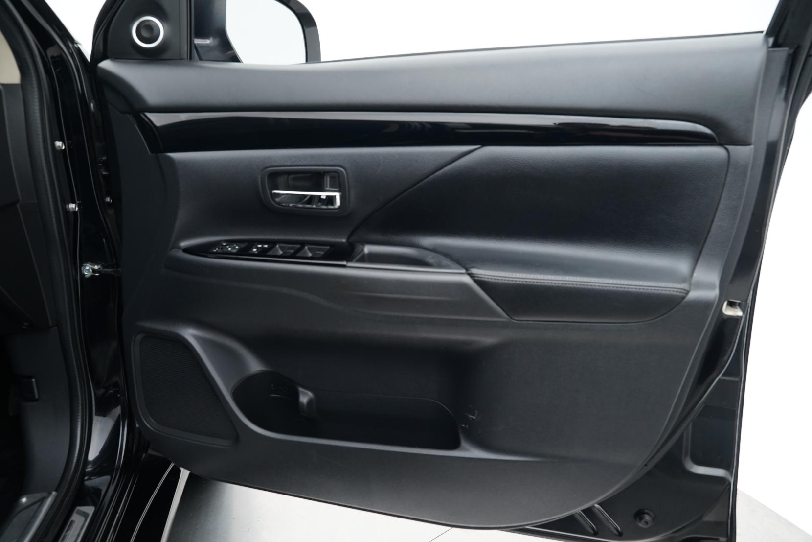 Mitsubishi Outlander 2.0 PHEV 4WD G PREMIUM PACKAGE