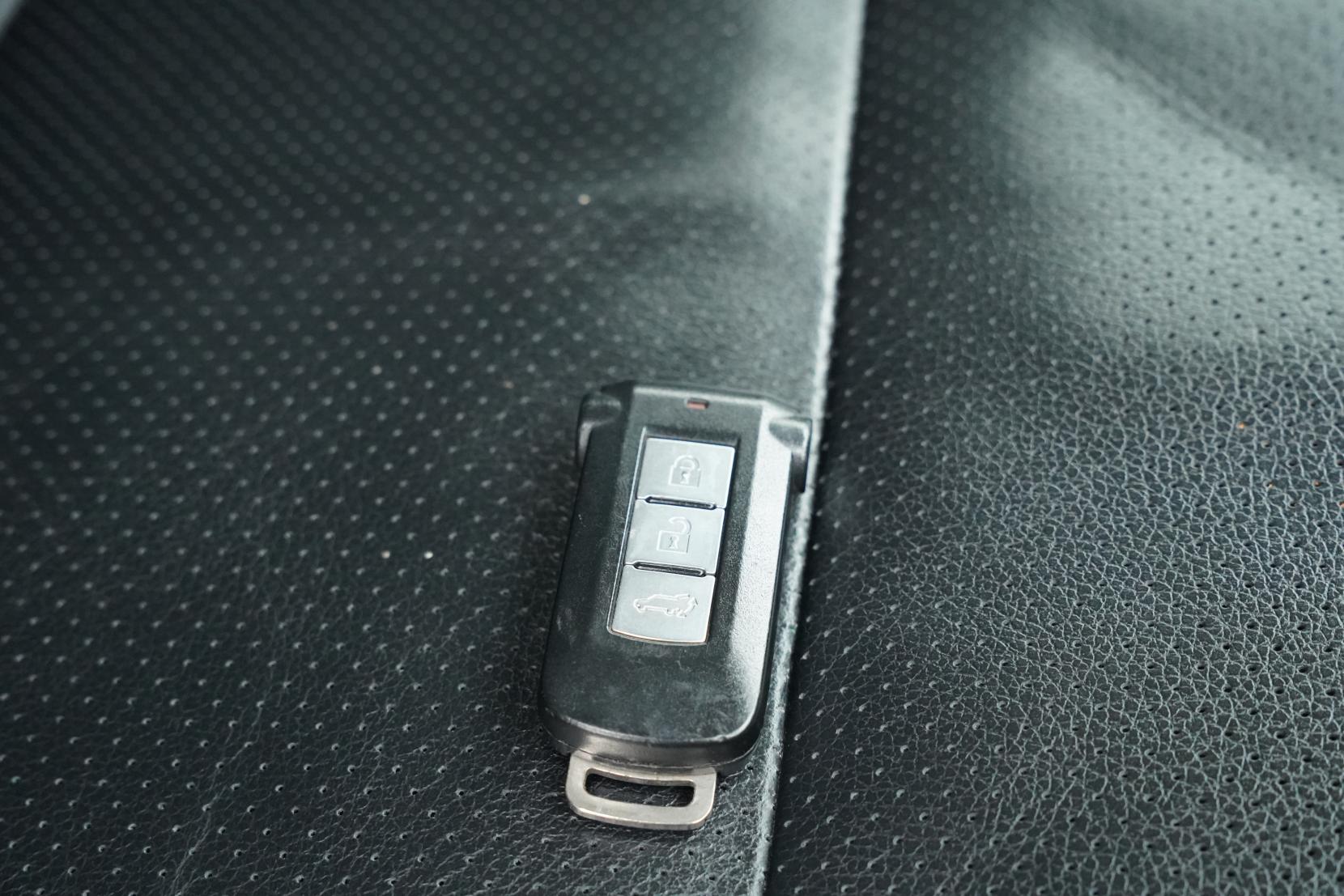 Mitsubishi Outlander 2.0 PHEV 4WD G PREMIUM PACKAGE