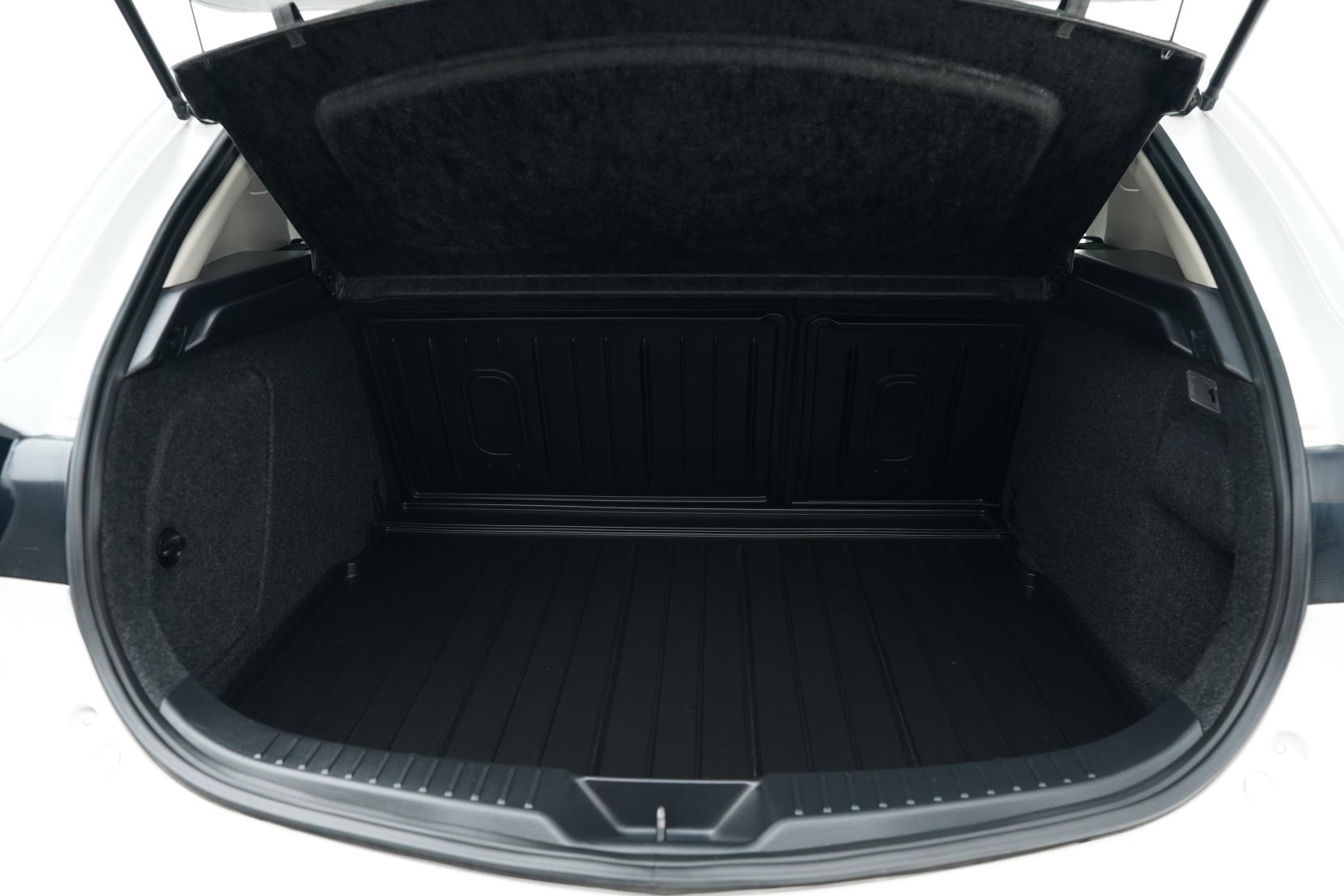 Mazda Axela 2.0 SPORTS 20S- SKYACTIVE