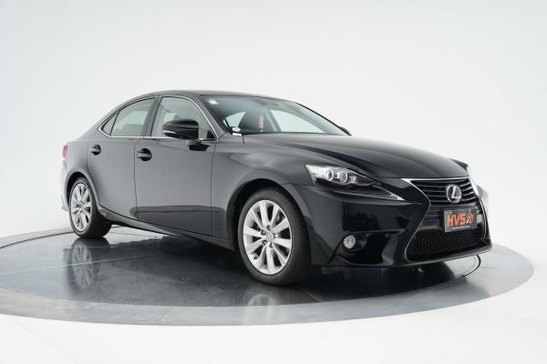 Lexus IS 300h 2.5 Hybrid Version L