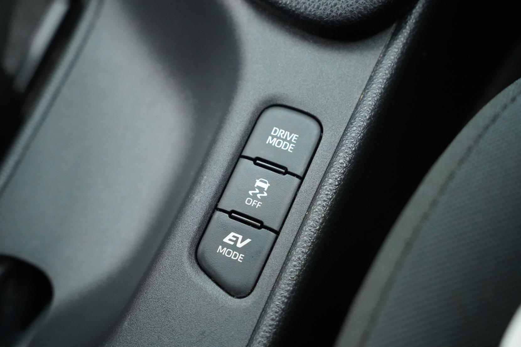 Toyota Yaris Hybrid X