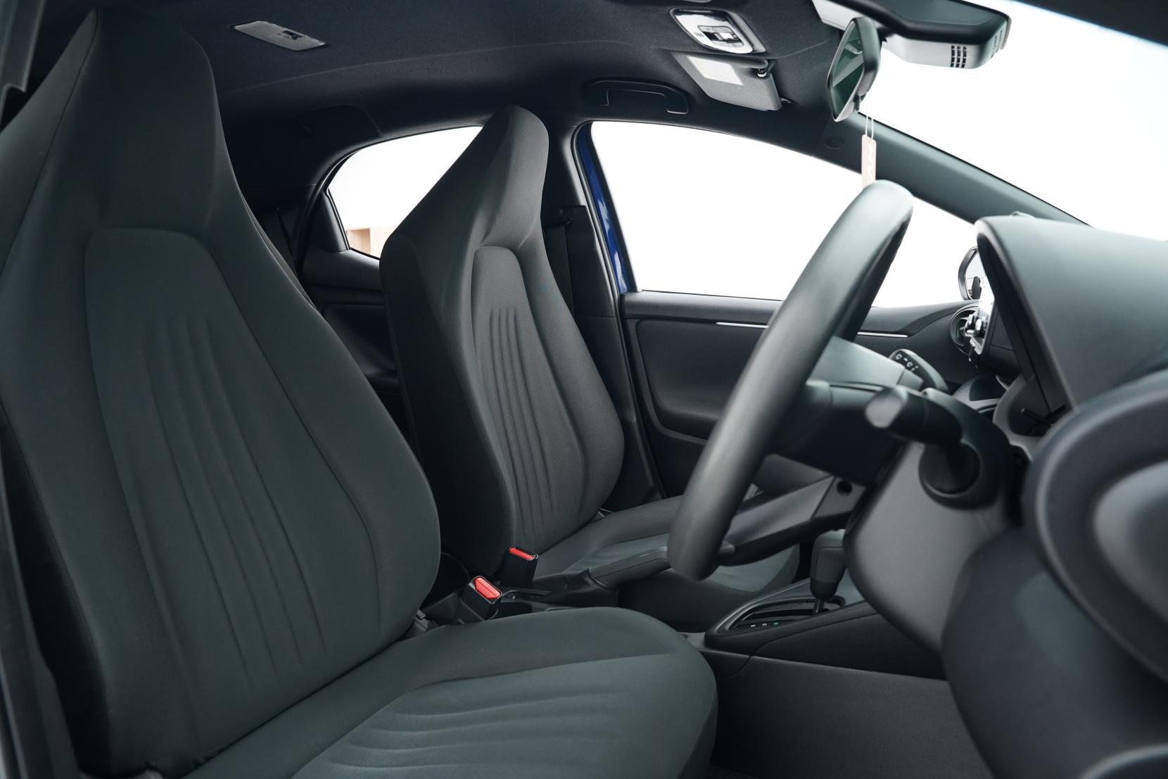 Toyota Yaris Hybrid X