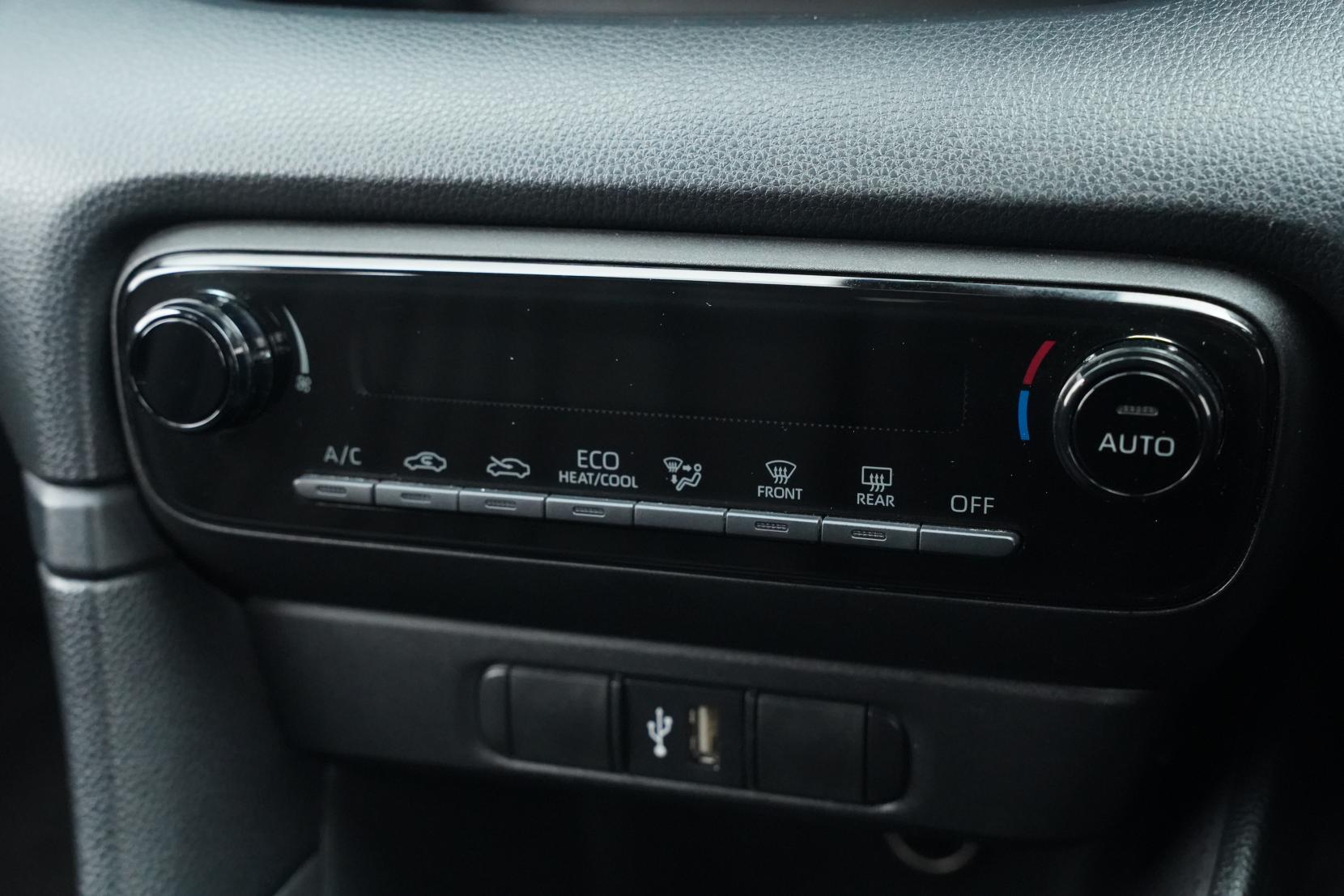 Toyota Yaris Hybrid X