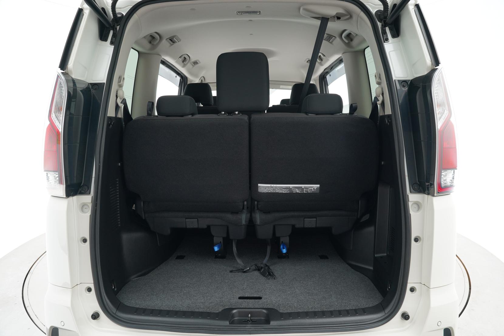 Nissan Serena (1991 – present) 2.0 Hybrid Highway Star V