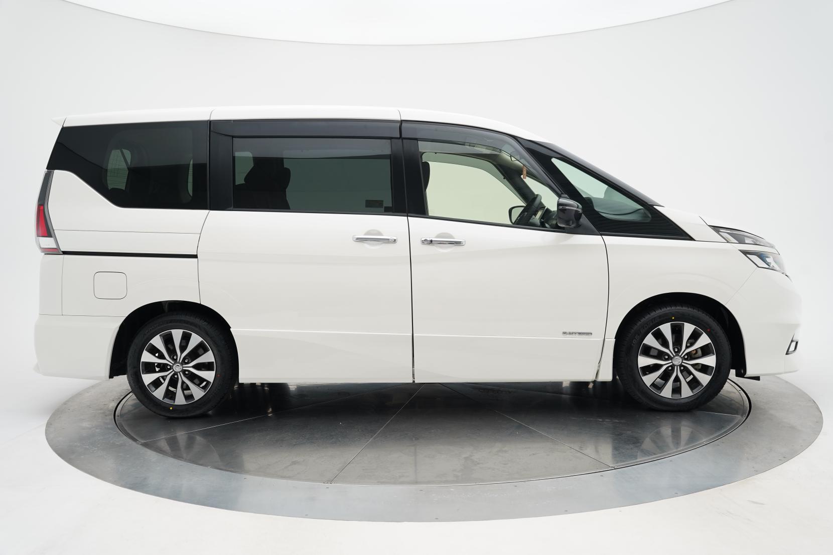 Nissan Serena (1991 – present) 2.0 Hybrid Highway Star V