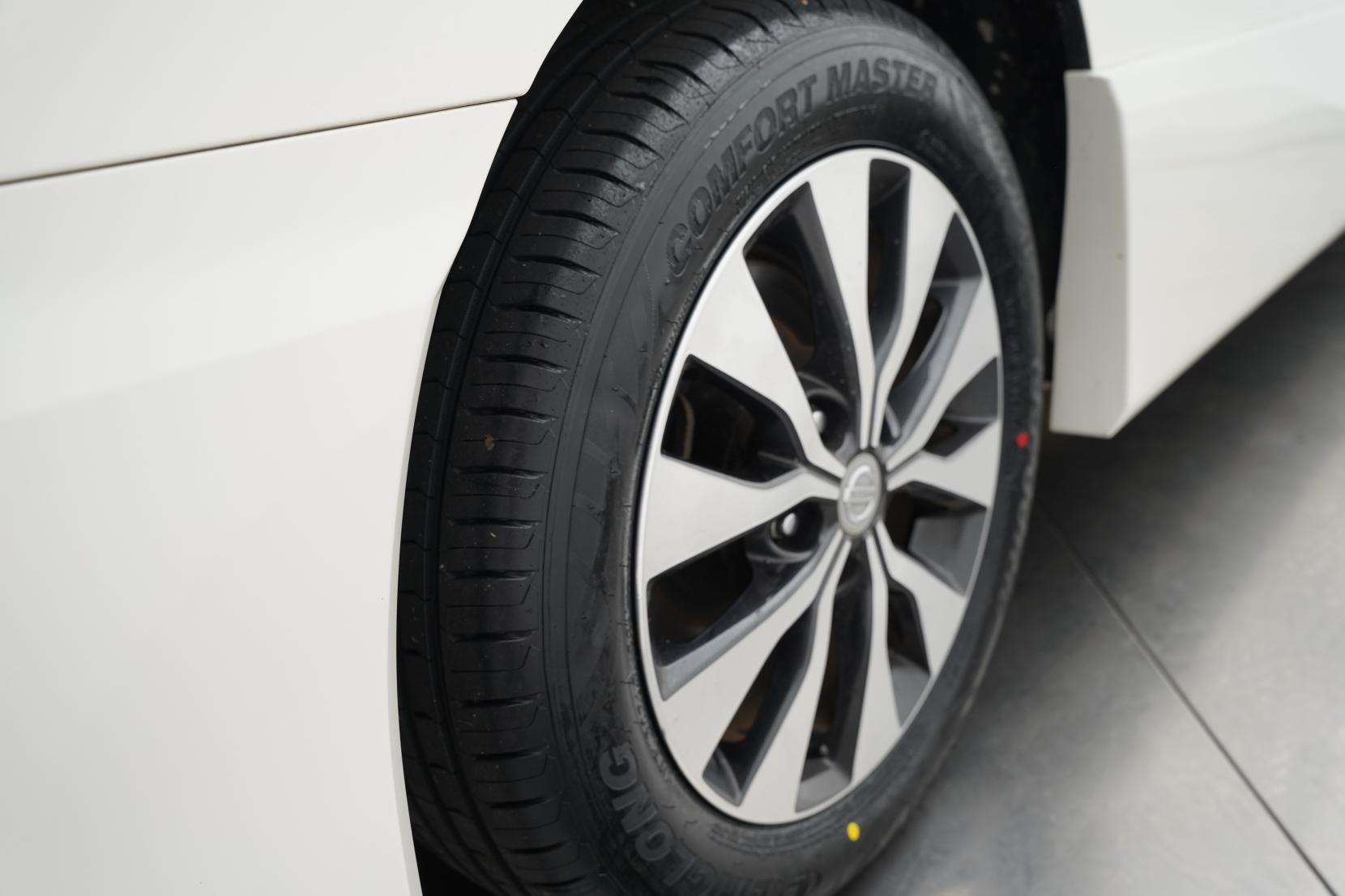 Nissan Serena (1991 – present) 2.0 Hybrid Highway Star V