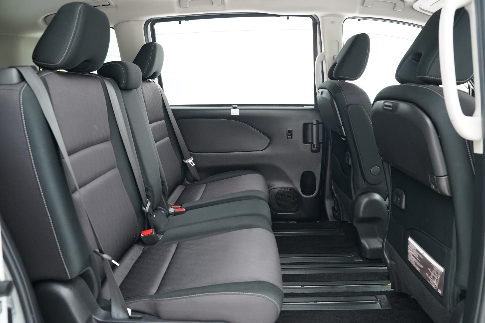 Nissan Serena (1991 – present) 2.0 Hybrid Highway Star V