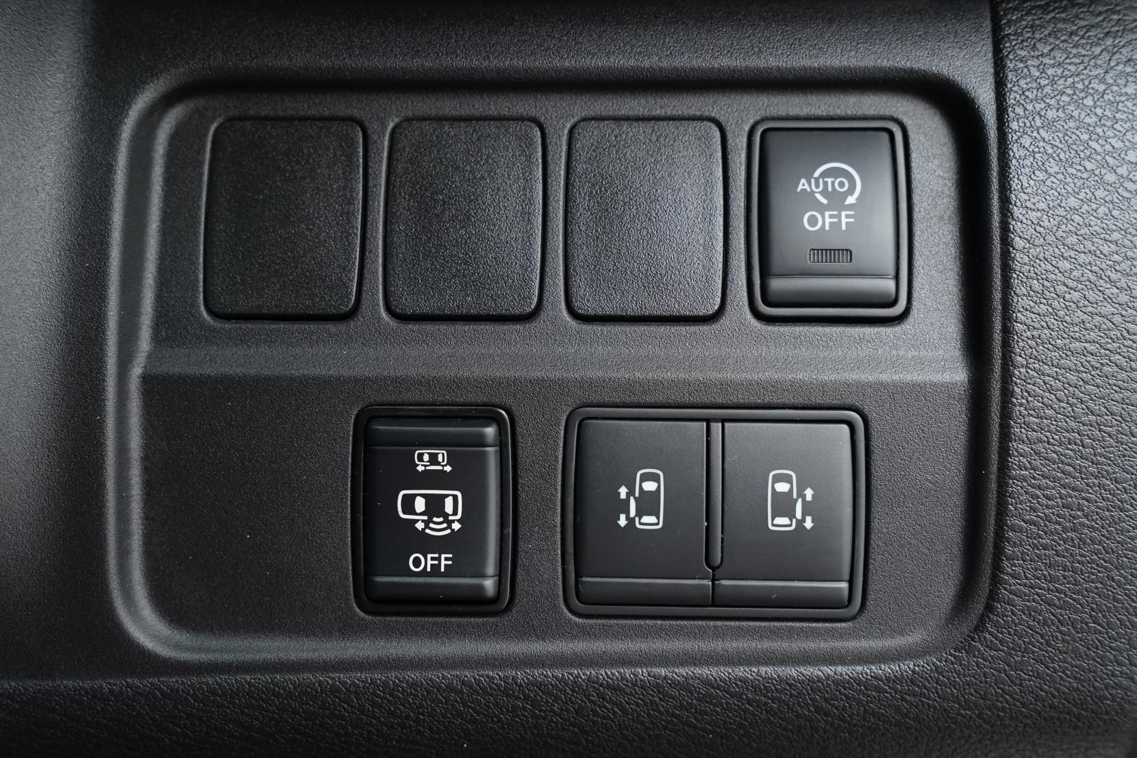 Nissan Serena (1991 – present) 2.0 Hybrid Highway Star V