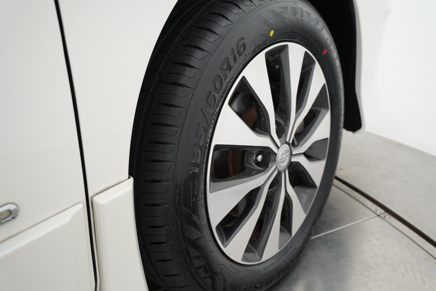 Nissan Serena (1991 – present) 2.0 Hybrid Highway Star V