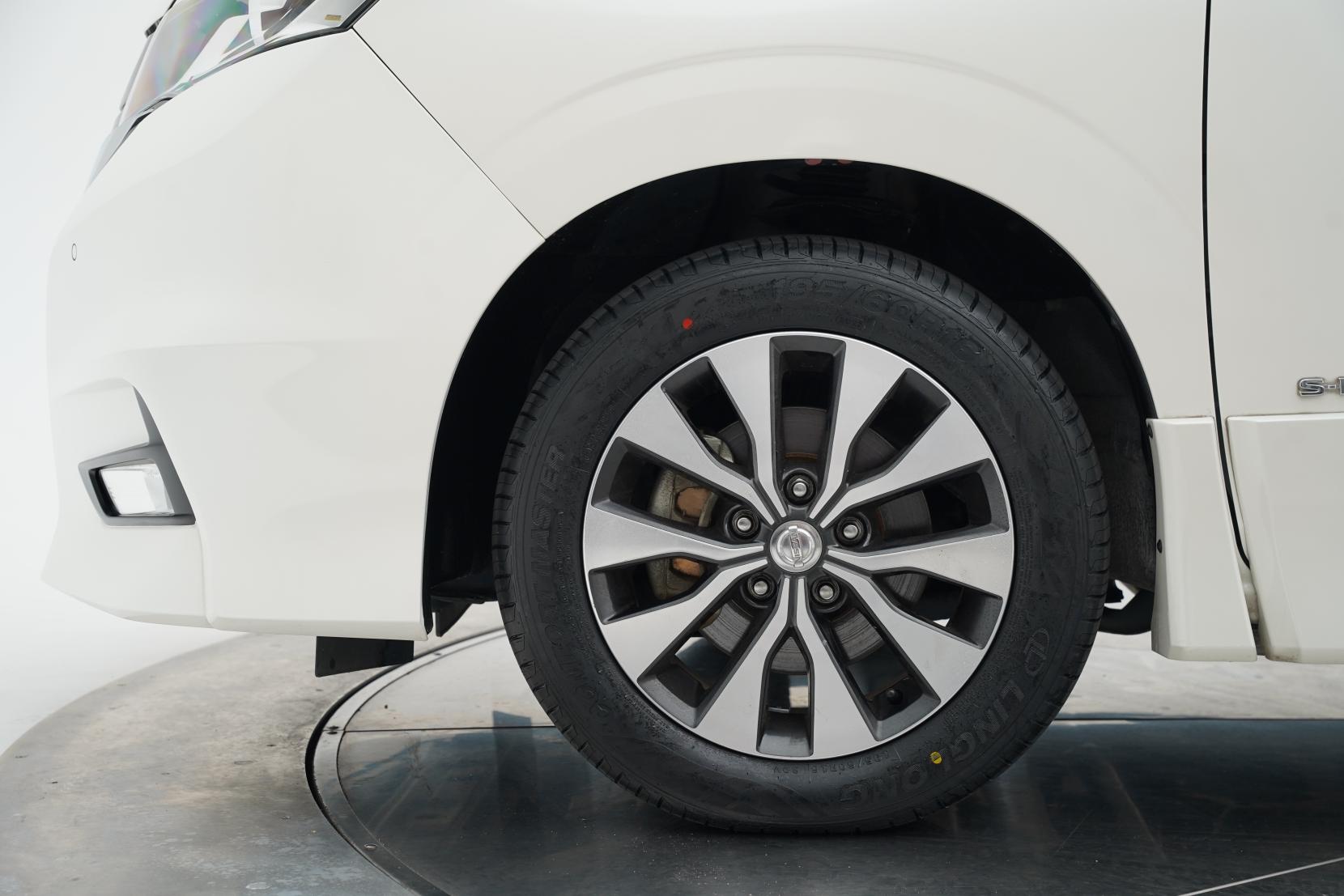 Nissan Serena (1991 – present) 2.0 Hybrid Highway Star V