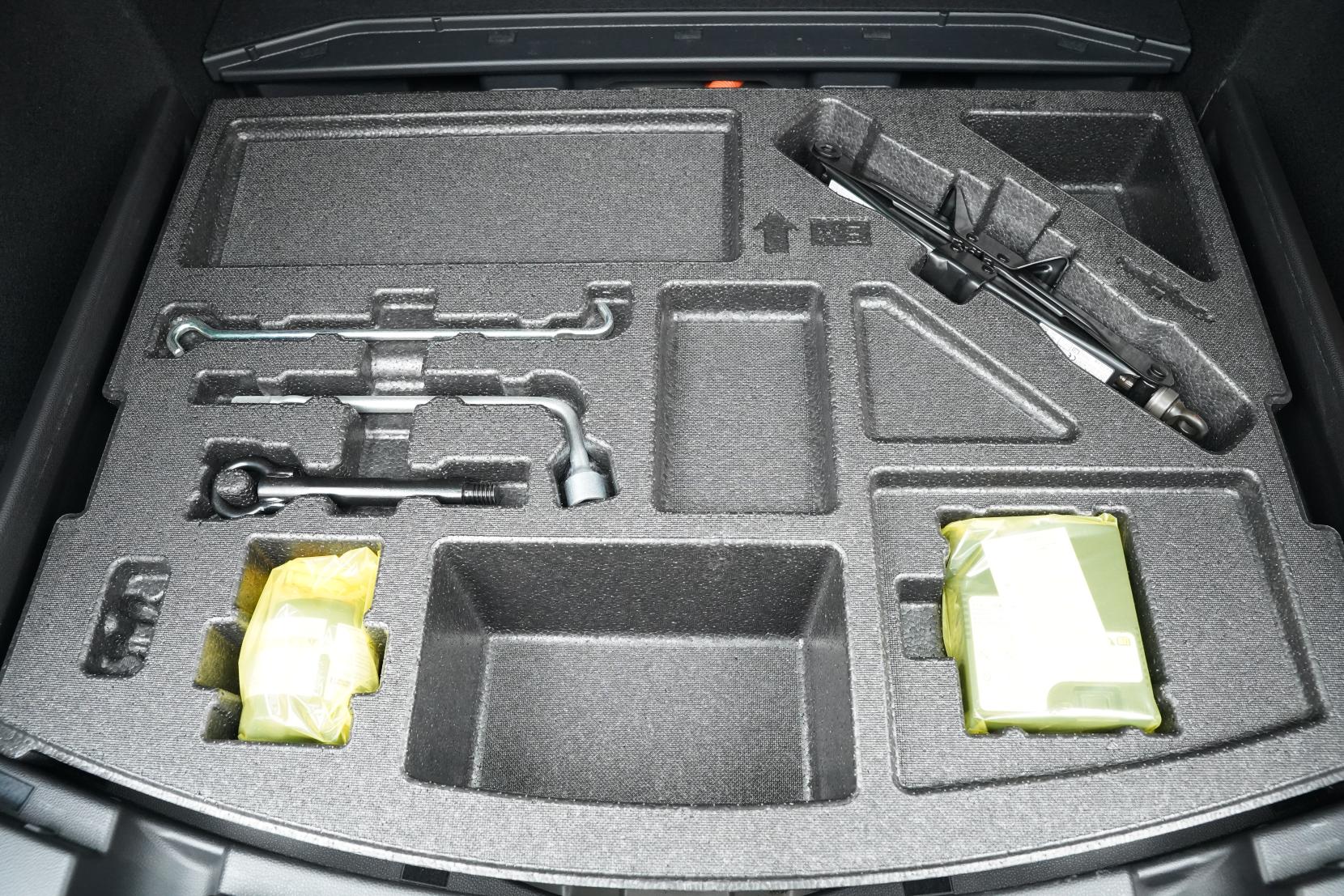 Toyota Corolla Touring Hybrid S 4wd