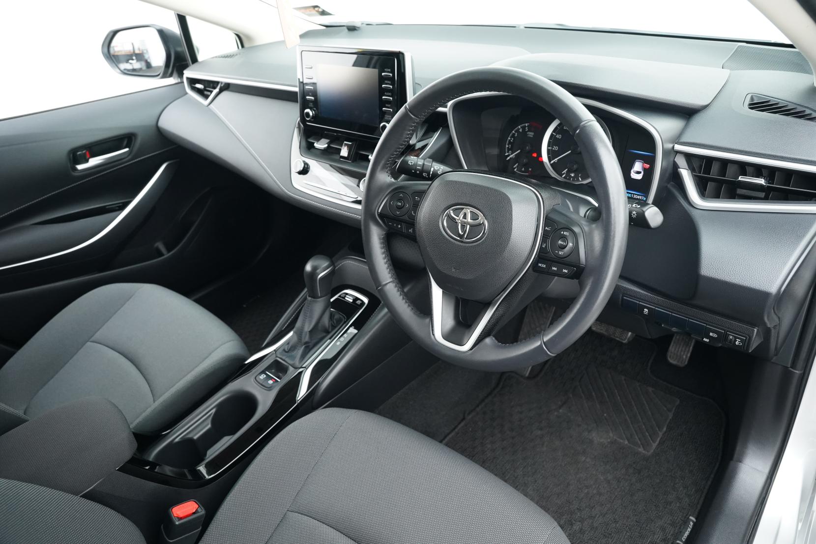 Toyota Corolla Touring Hybrid S 4wd