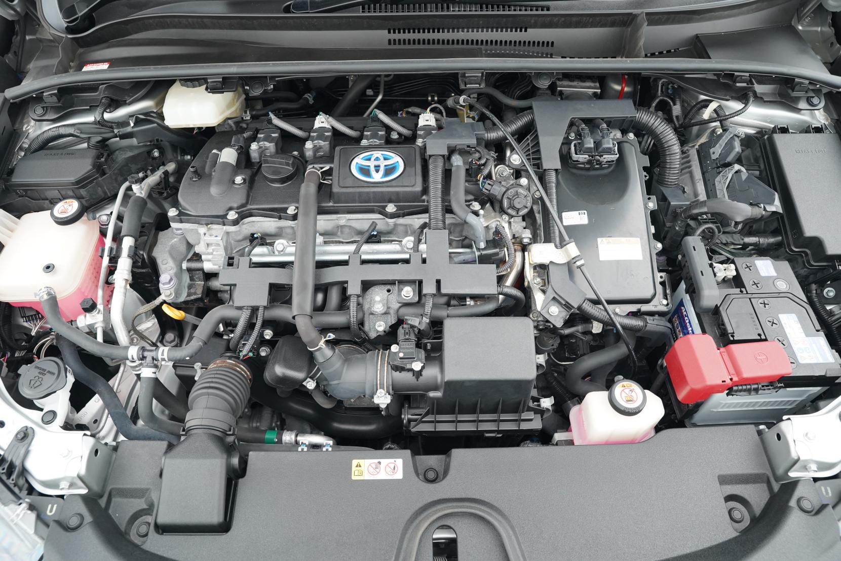 Toyota Corolla Touring Hybrid S 4wd