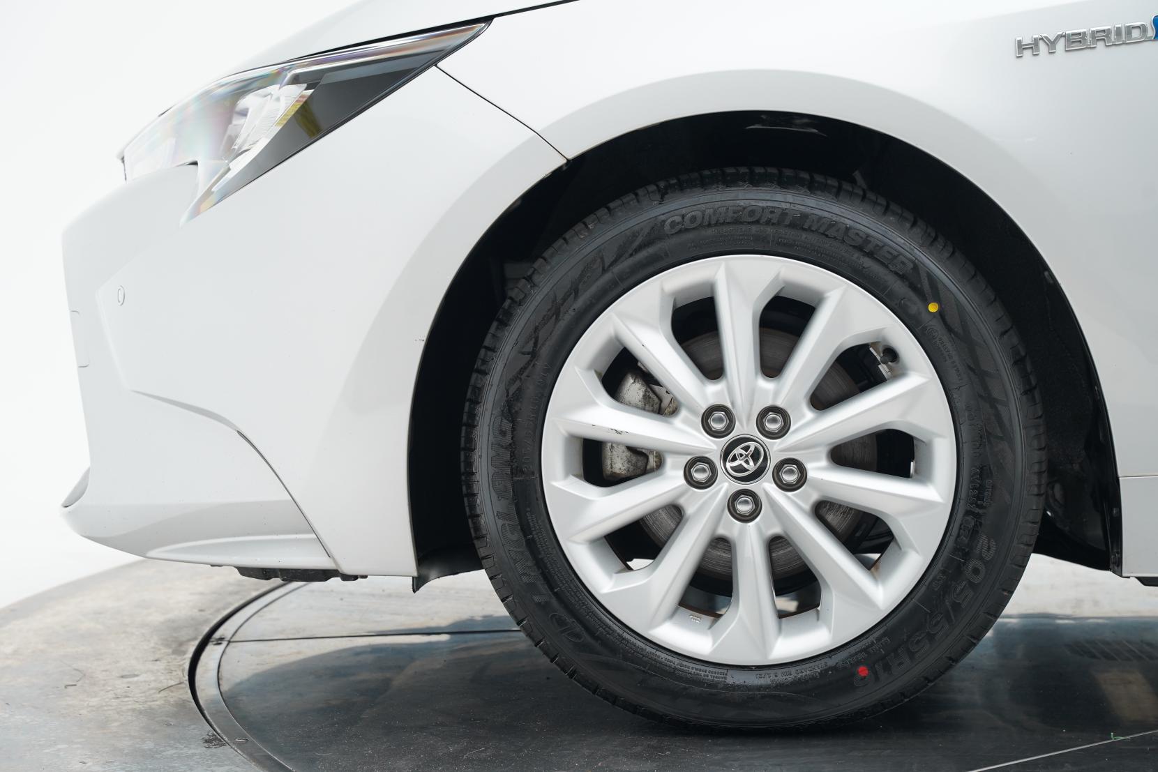 Toyota Corolla Touring Hybrid S 4wd