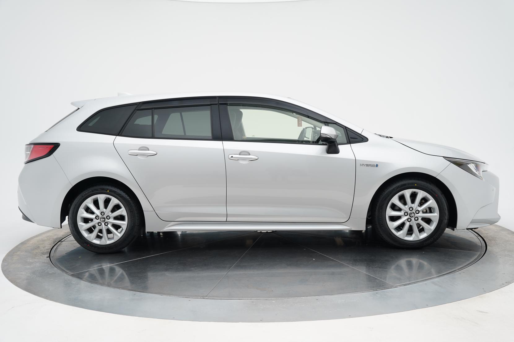 Toyota Corolla Touring Hybrid S 4wd
