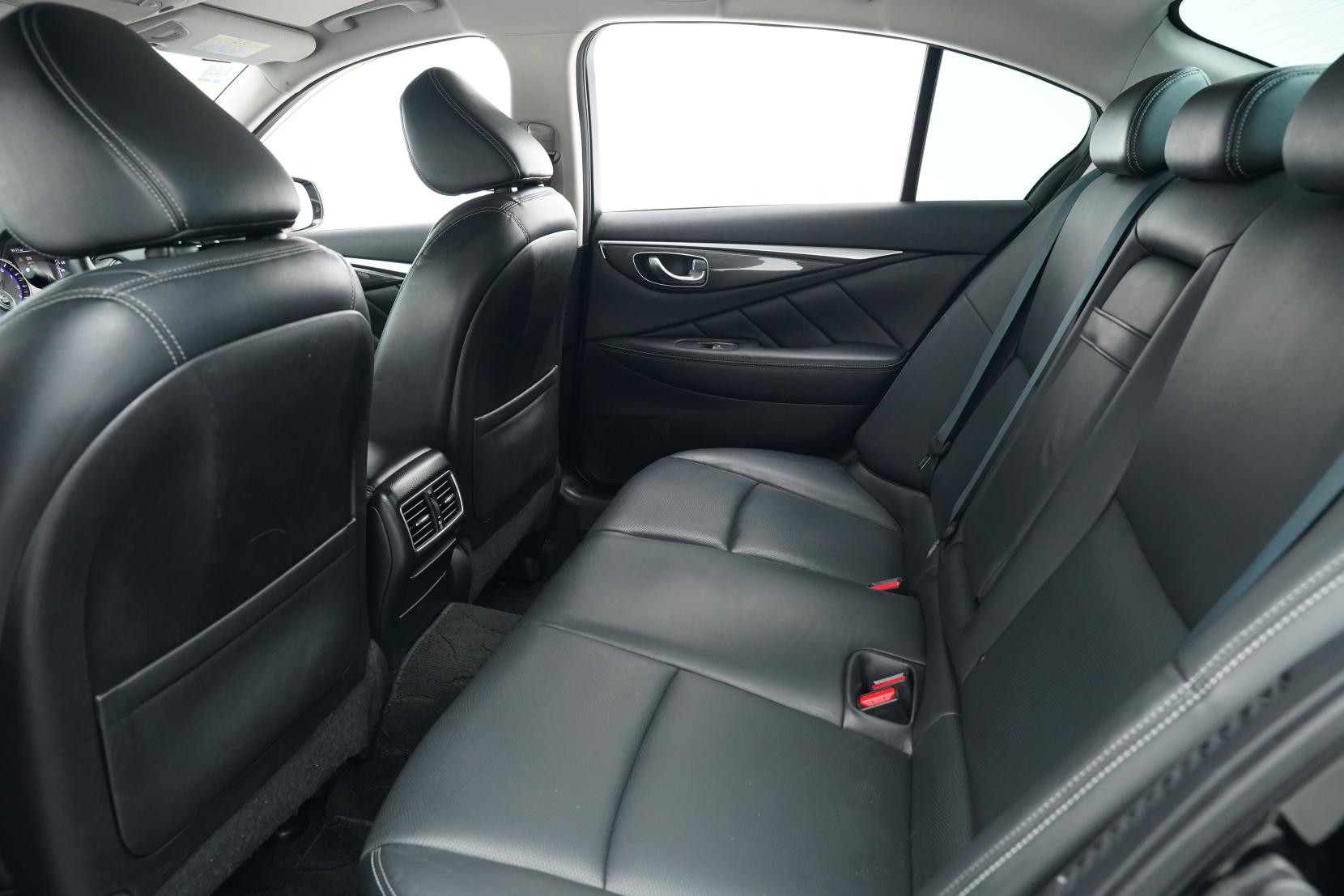Nissan Skyline 3.5 350GT Leather