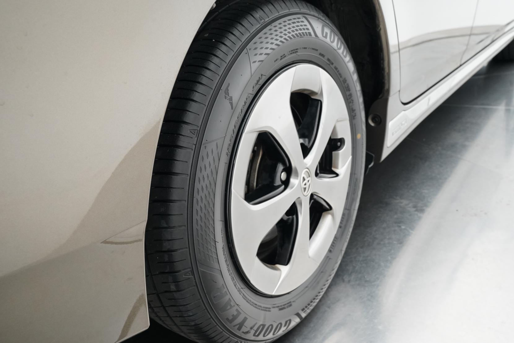 Toyota Prius 1.8 Hybrid S My COORDE