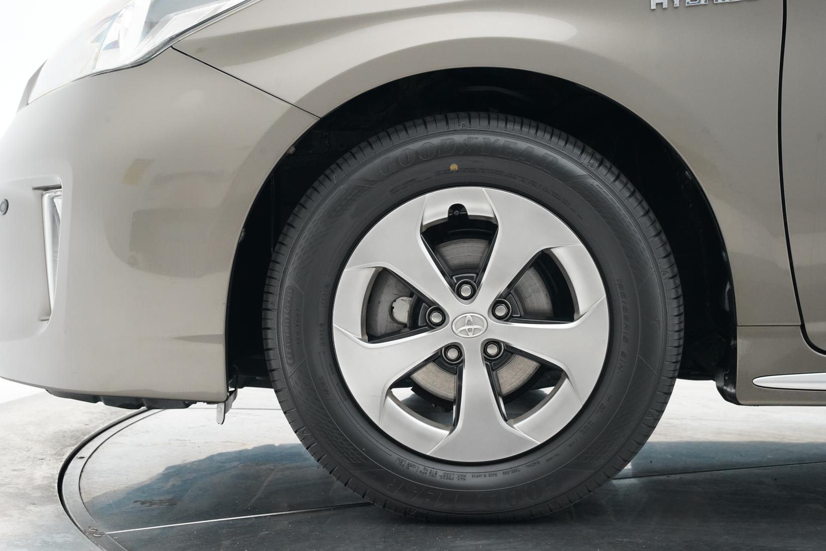 Toyota Prius 1.8 Hybrid S My COORDE