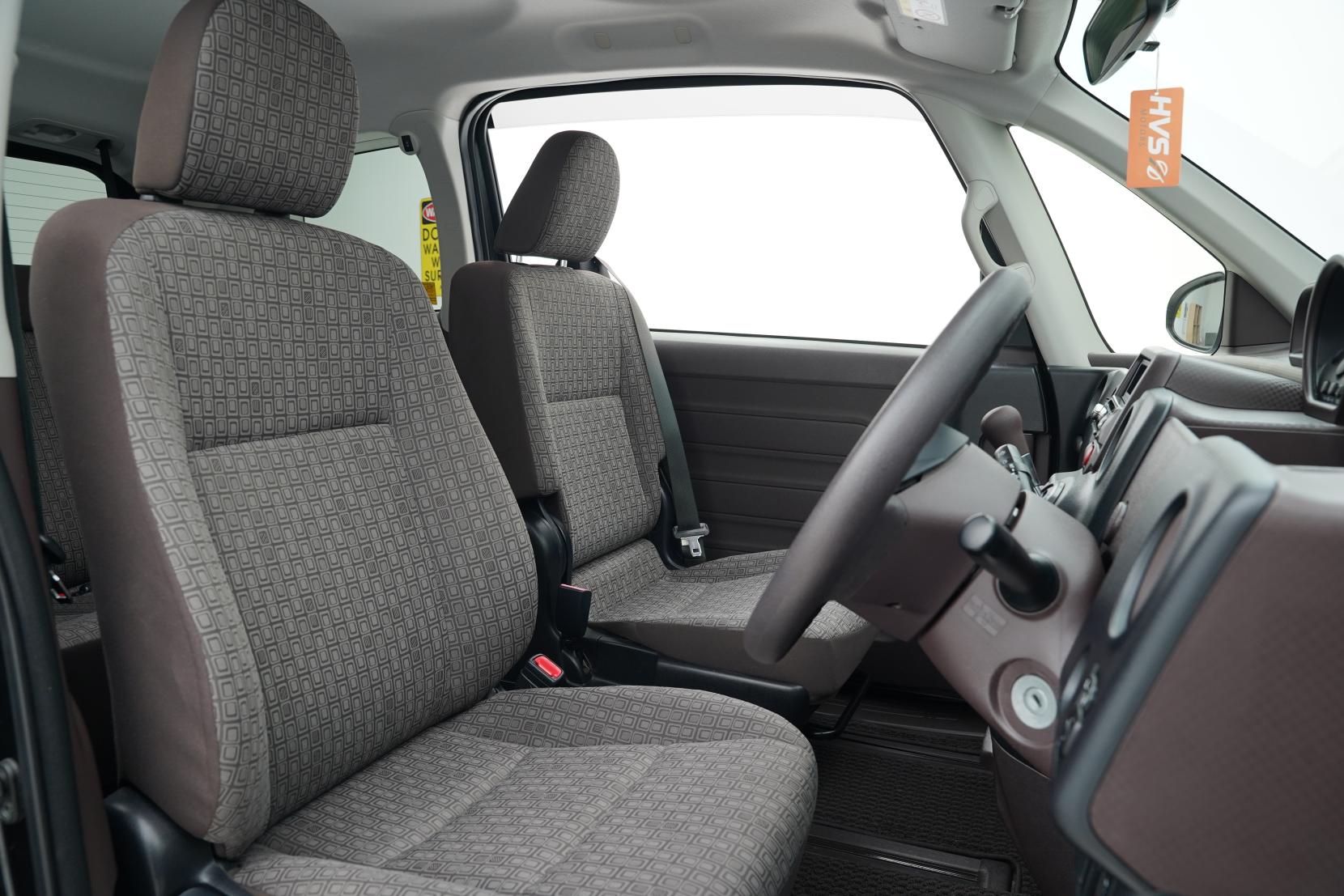 Toyota Spade 1.3 X