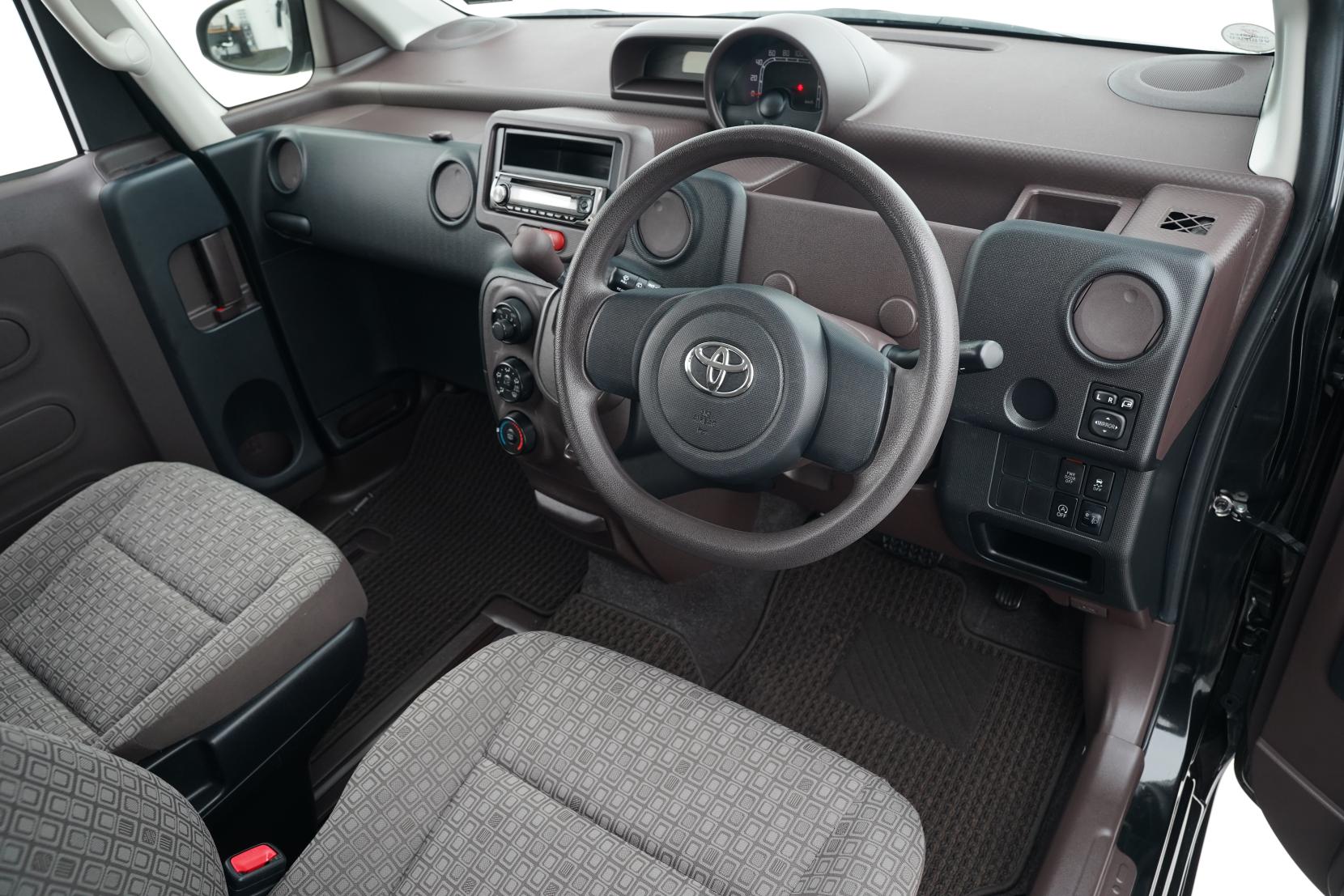 Toyota Spade 1.3 X