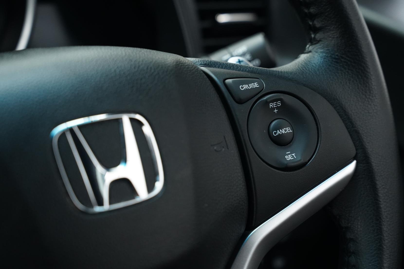 Honda Fit 1.5 HYBRID S PACKAGE