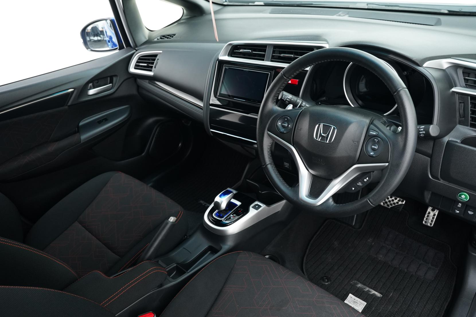 Honda Fit 1.5 HYBRID S PACKAGE