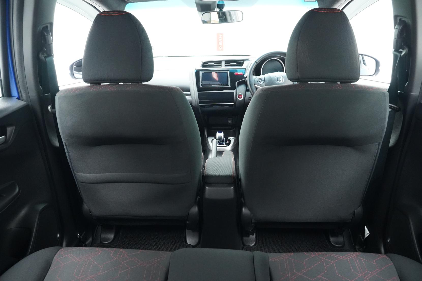 Honda Fit 1.5 HYBRID S PACKAGE