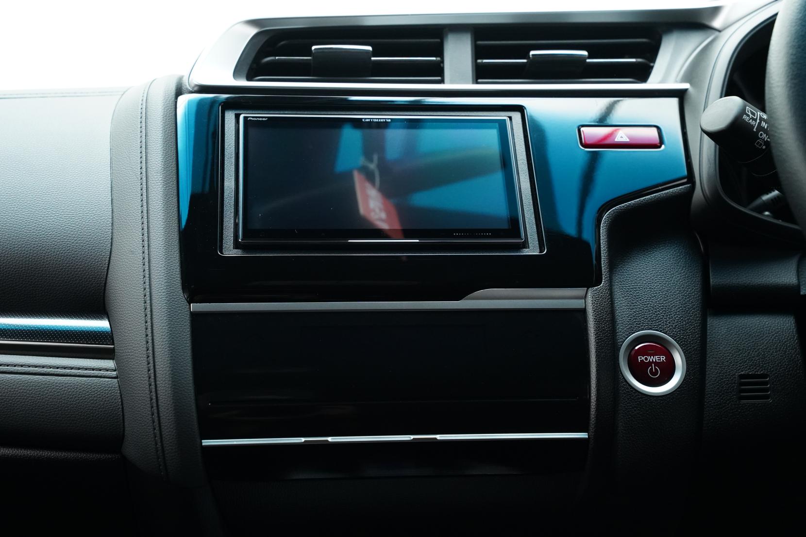 Honda Fit 1.5 HYBRID S PACKAGE