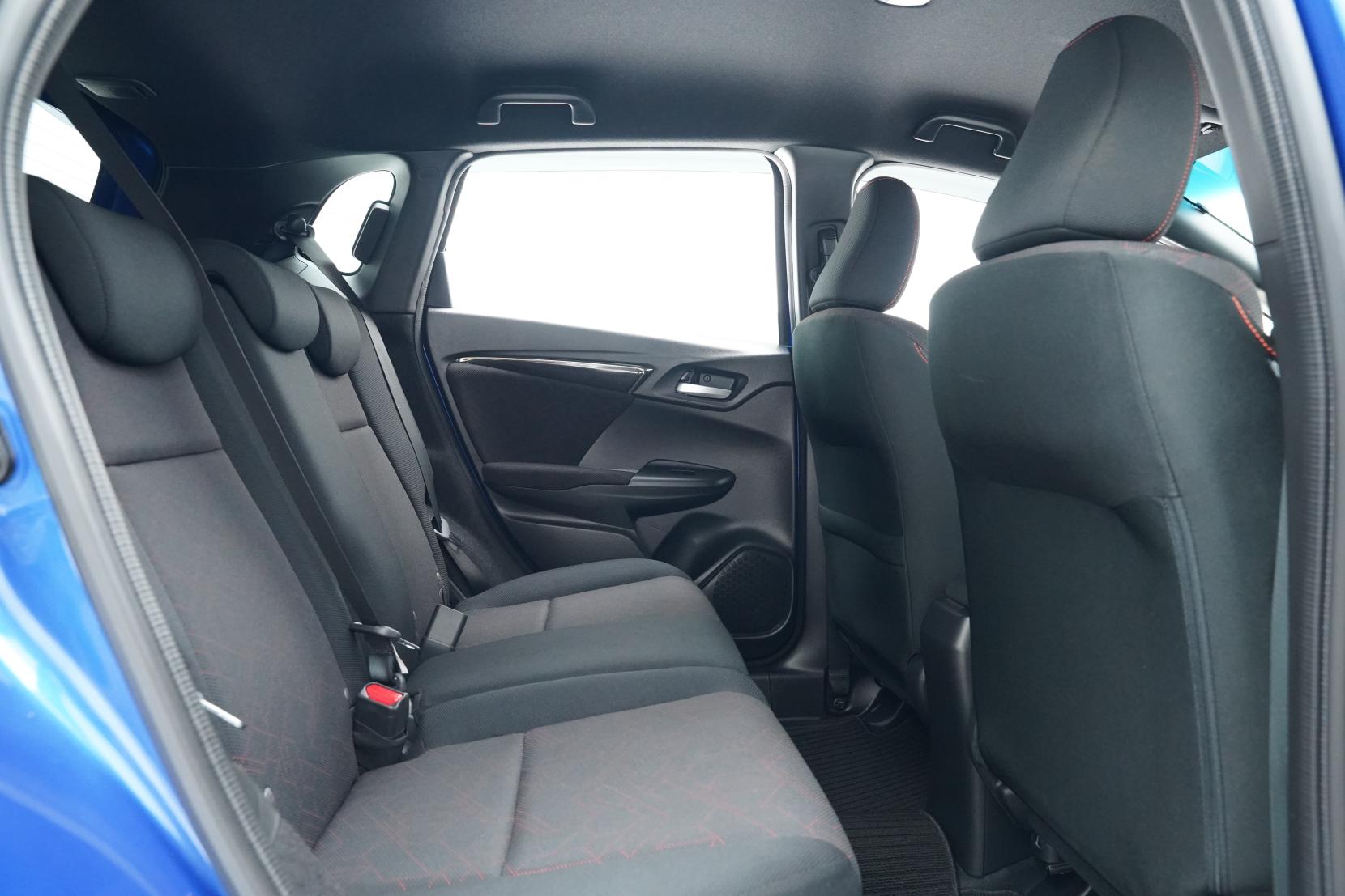 Honda Fit 1.5 HYBRID S PACKAGE