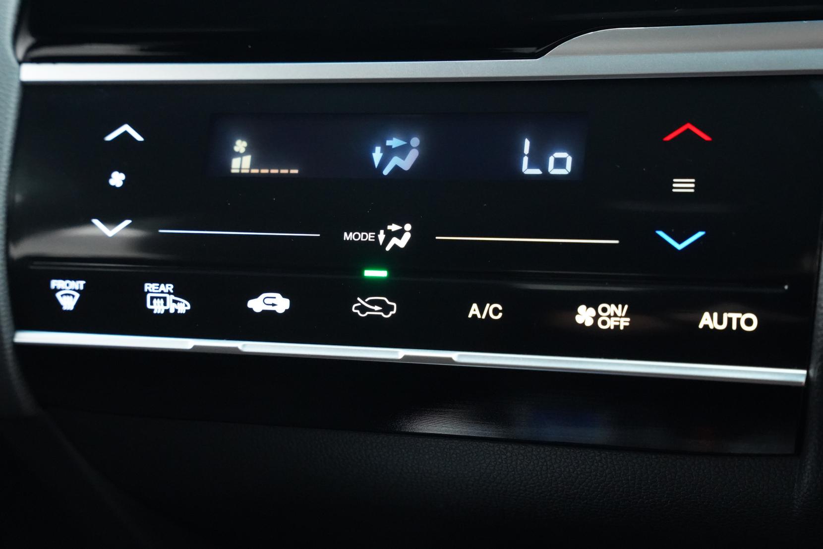 Honda Fit 1.5 HYBRID S PACKAGE