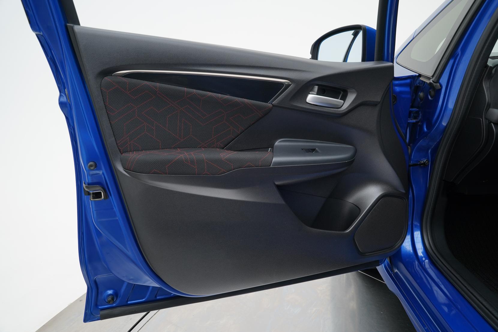 Honda Fit 1.5 HYBRID S PACKAGE