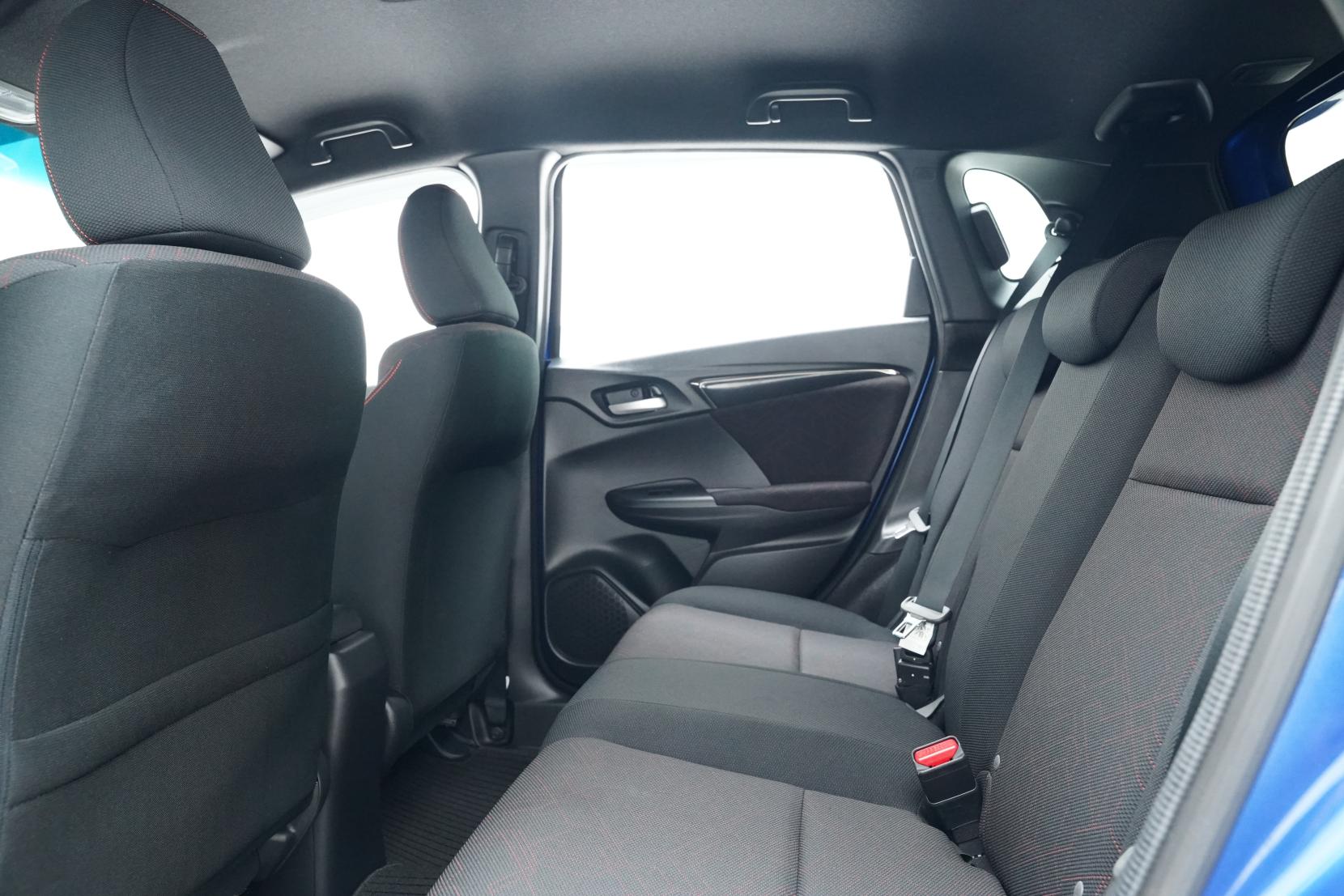 Honda Fit 1.5 HYBRID S PACKAGE