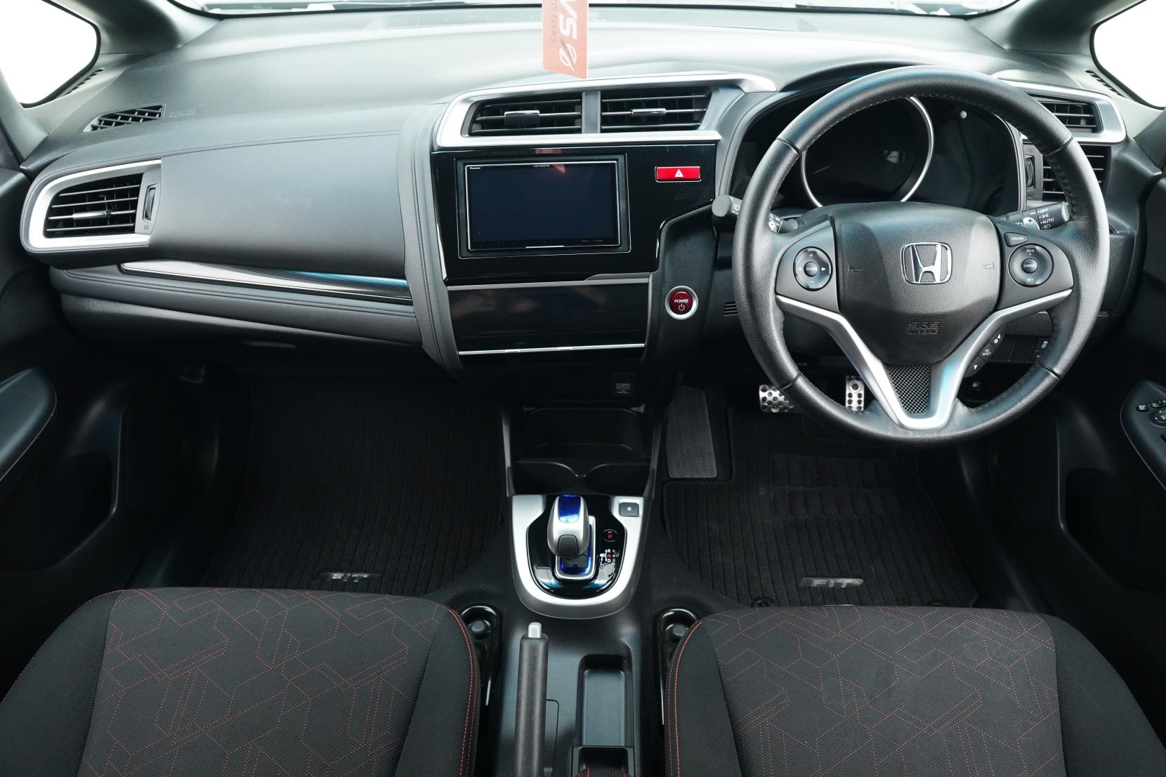 Honda Fit 1.5 HYBRID S PACKAGE