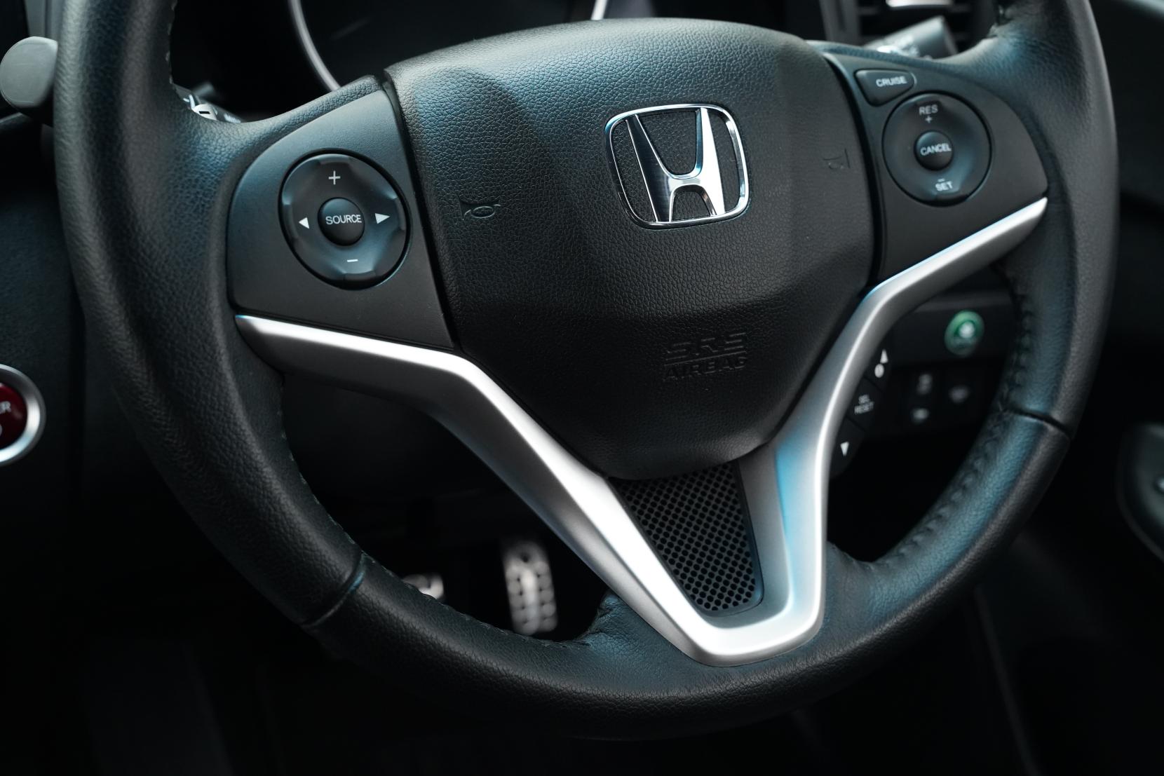 Honda Fit 1.5 HYBRID S PACKAGE