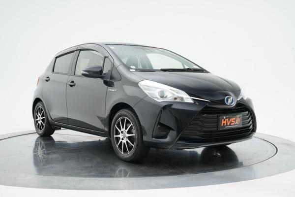 Toyota Vitz 1.5 HYBRID U
