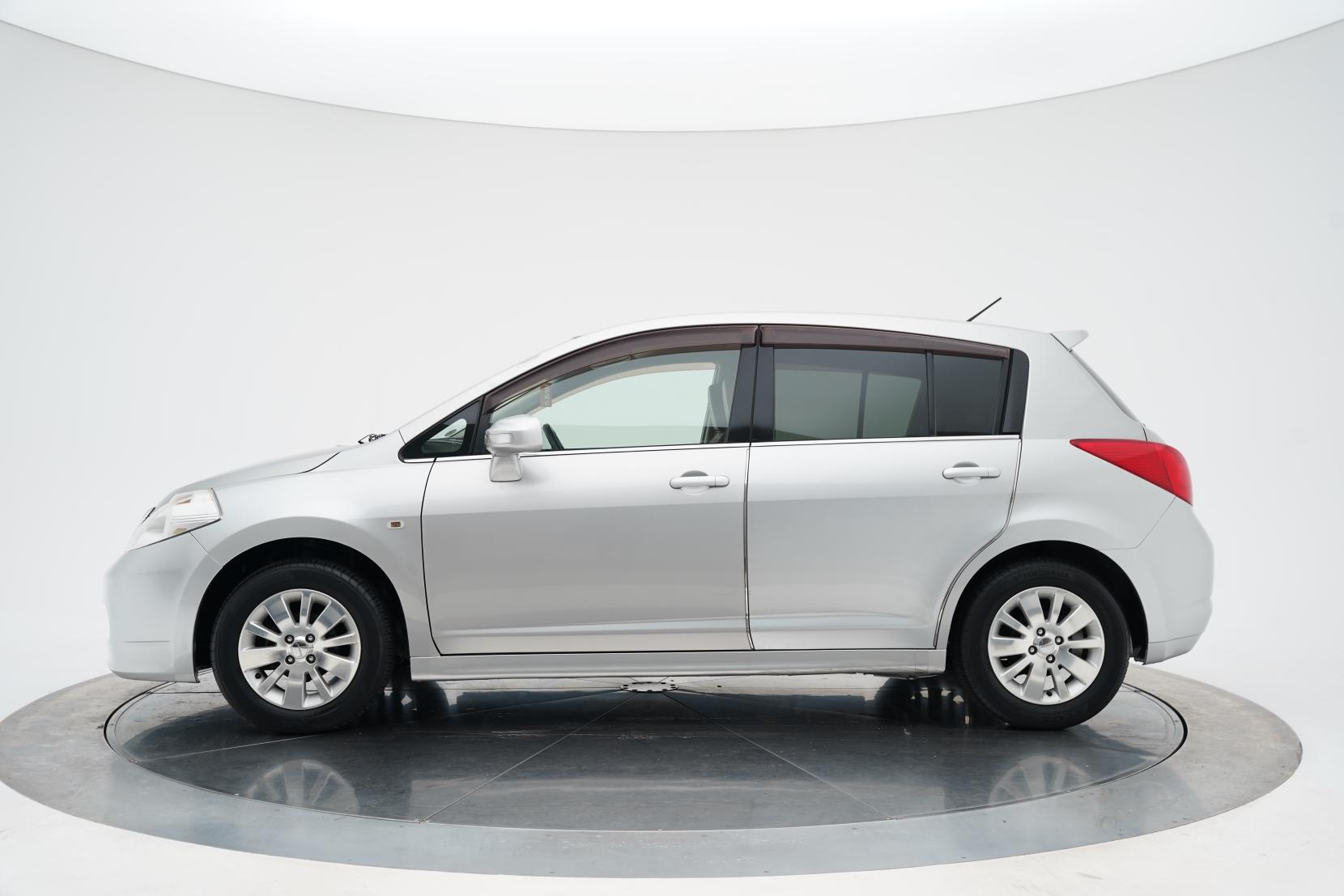 Nissan Tiida 1.5 LATIO Axis