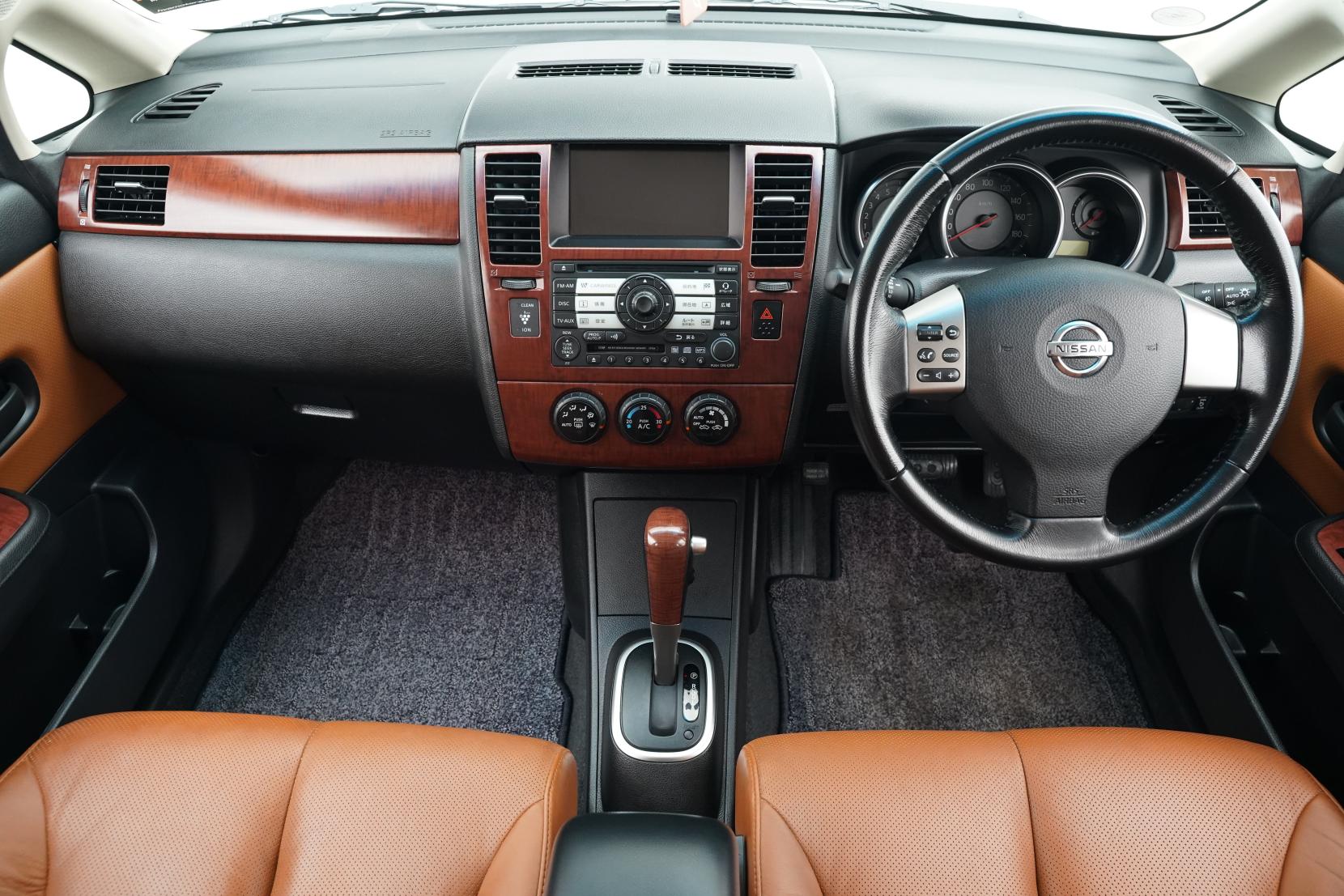 Nissan Tiida 1.5 LATIO Axis