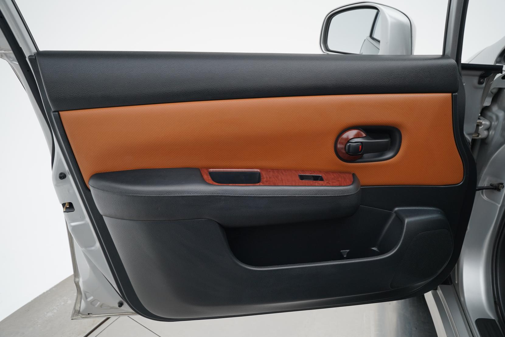 Nissan Tiida 1.5 LATIO Axis