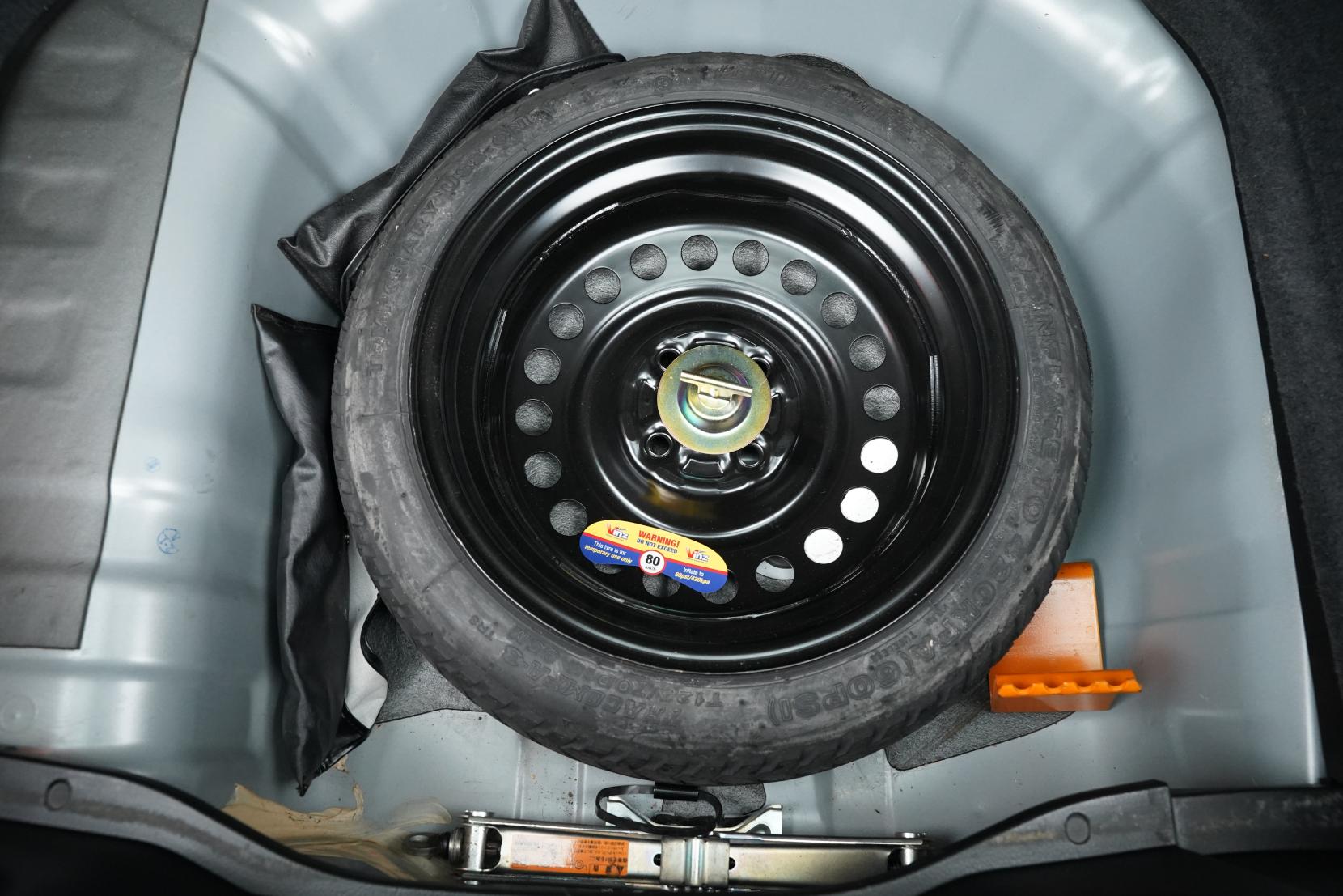 Nissan Tiida 1.5 LATIO Axis