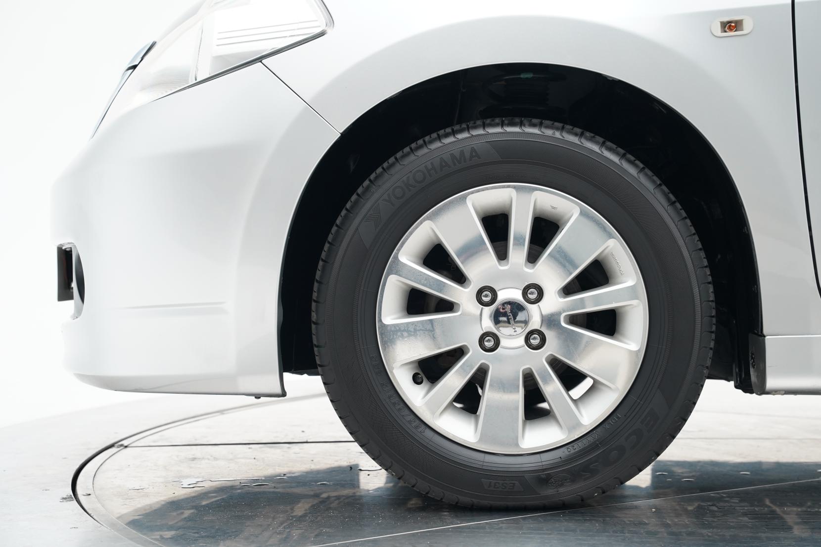 Nissan Tiida 1.5 LATIO Axis