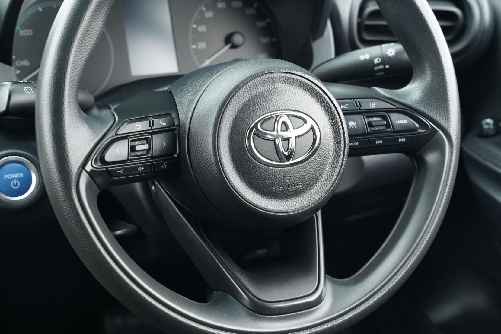 Toyota Yaris Hybrid X