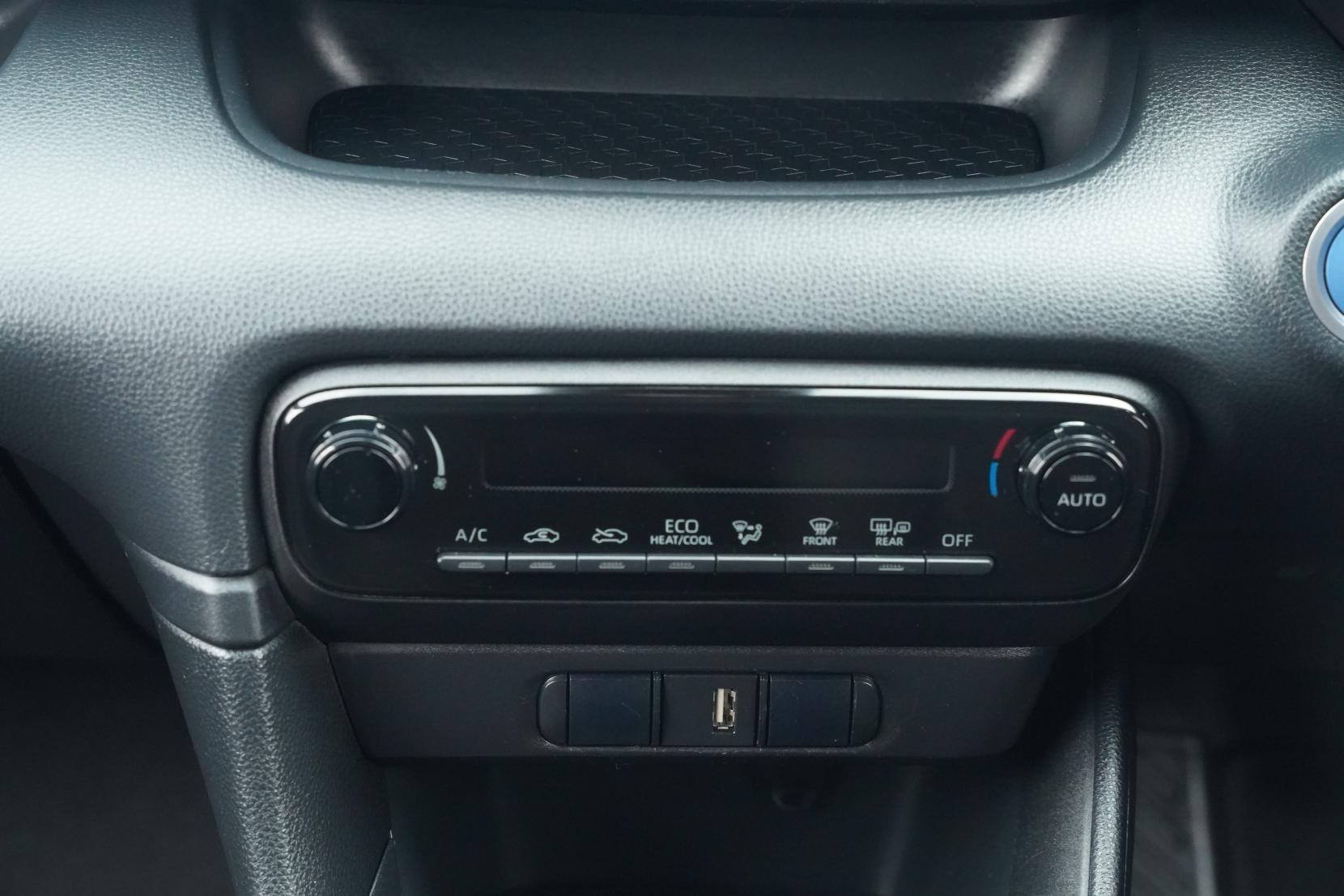 Toyota Yaris Hybrid X