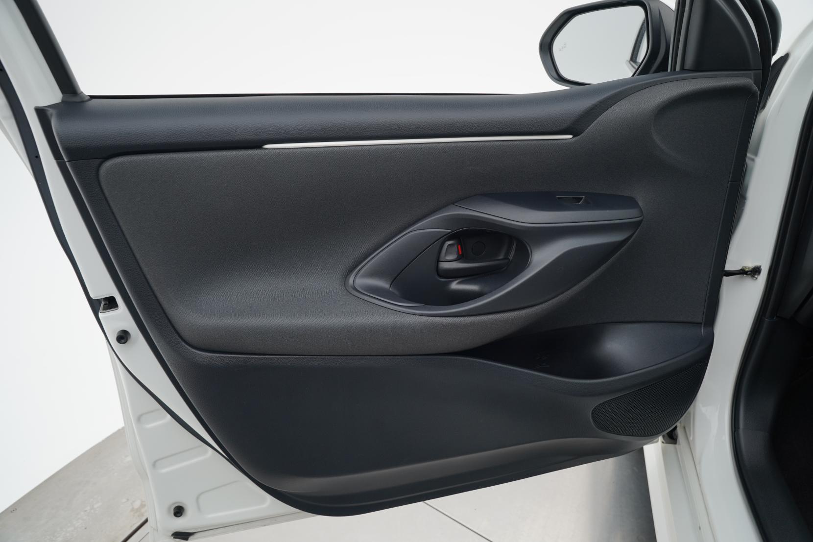 Toyota Yaris Hybrid X